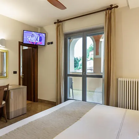 Il Grappolo D'oro 3* Monforte dʼAlba