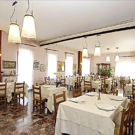 Il Grappolo D'oro 3* Monforte dʼAlba