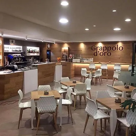 Il Grappolo D'oro 3* Monforte dʼAlba