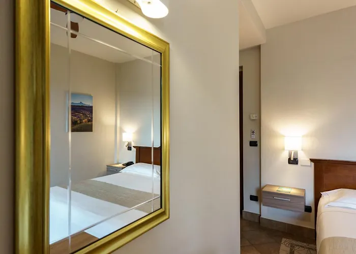 Il Grappolo D'oro 3* Monforte dʼAlba