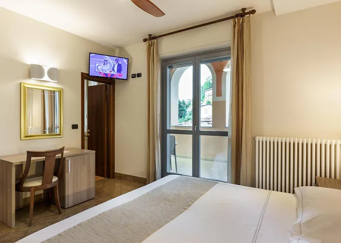 Il Grappolo D'oro 3* Monforte dʼAlba