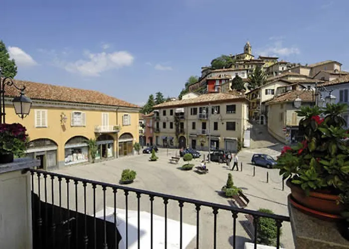 Il Grappolo D'oro 3* Monforte dʼAlba